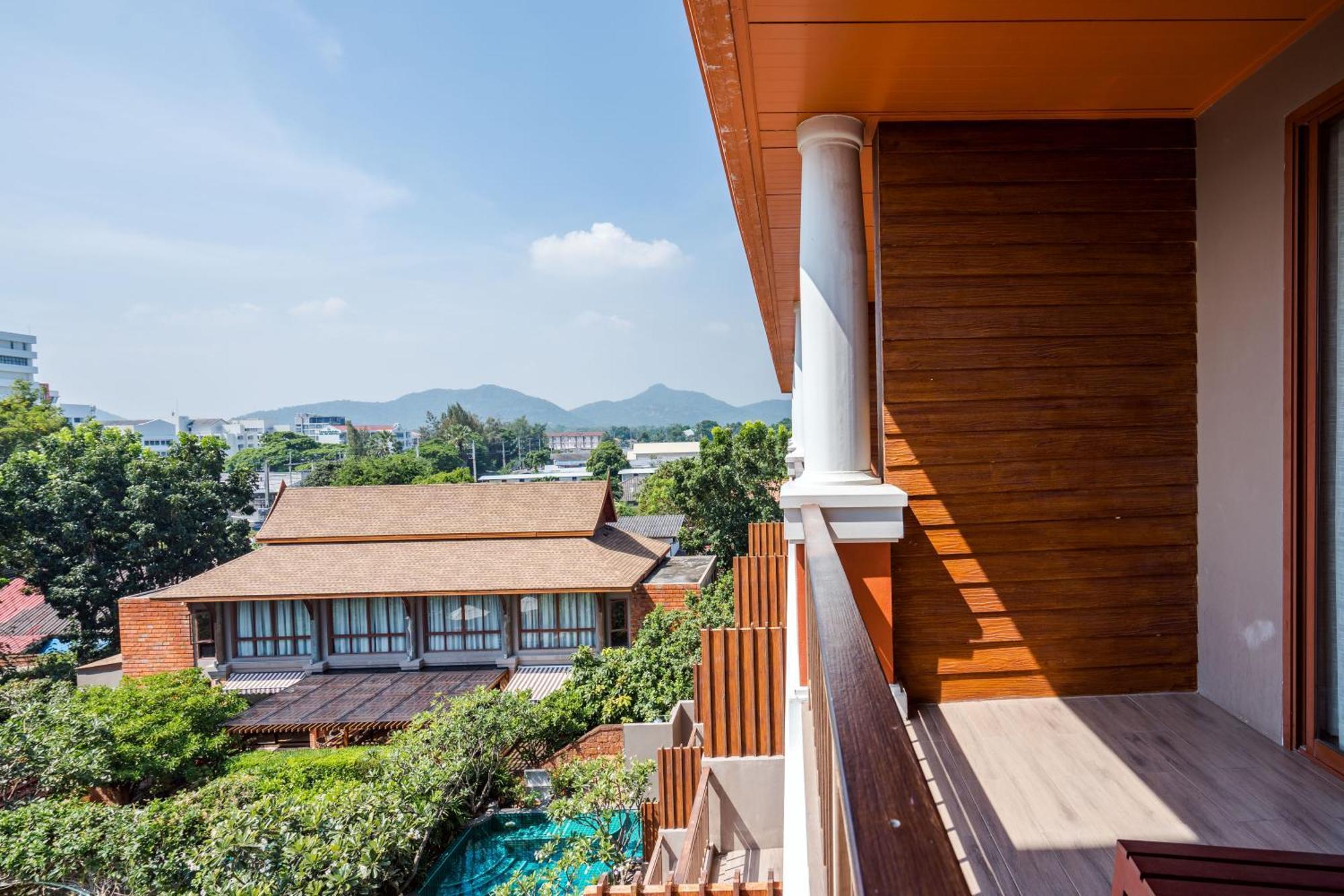 Ayrest Hua Hin Hotel Exterior foto