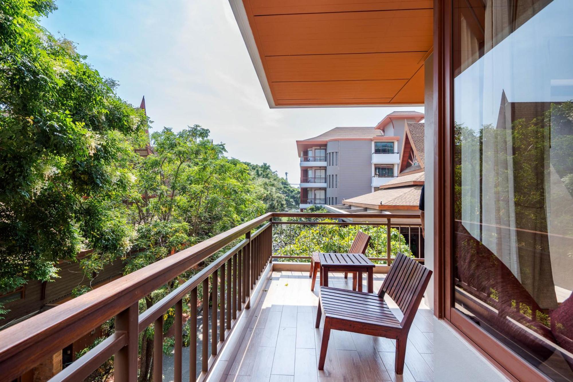 Ayrest Hua Hin Hotel Exterior foto
