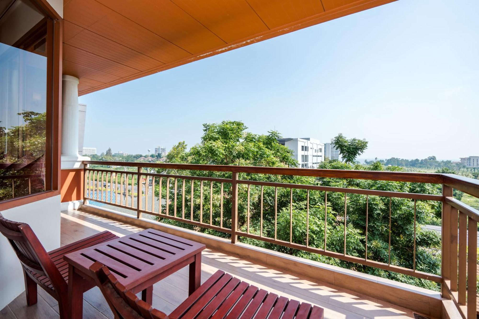 Ayrest Hua Hin Hotel Exterior foto